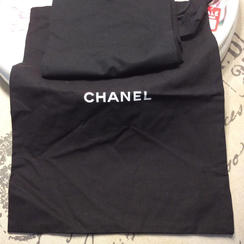 Chanel Dusters - Picture 3 of 3
